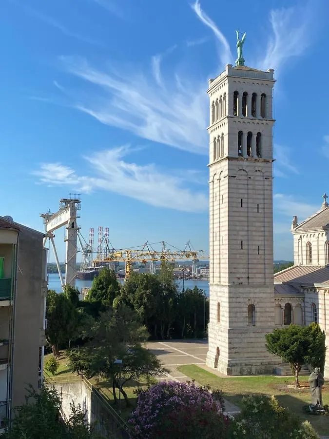 New Stylish & Modern Studio Apart - With Sea View Apartment Pula